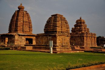 Pattadakal, eine Gruppe von Denkmälern, sieht wie immer anmutig aus und rechtfertigt ihren Status als UNESCO-Weltkulturerbe.