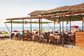 Eine Strandhütte am Strand von Goa, zweifellos Indiens beliebtestem Touristenziel.