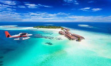 Die unglaublichen Farben des Himmels und des Meeres auf den Malediven! Dieser Inselstaat umfasst mehr als 100 Urlaubsinseln, die mit einem kleinen Flugzeug oder Boot erreicht werden können © Sven Hansche