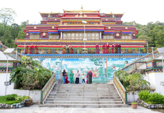 Der Dharma Chakra Komplex, auch bekannt als das Rumtek-Kloster, ist die größte tibetische Gompa in Sikkim, in der Nähe von Gangtok. Dieser Ort beherbergt viele alte religiöse Texte, Schriften und Objekte der religiösen Kunst © Subhrajyoti Parida