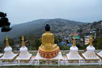 Das Kloster Gaden Tharpa Choling liegt auf einem Hügel in Kalimpong und wurde 1906 von Domo Geshe Rinpoche gegründet, als er auf einer Pilgerreise nach Indien kam, um Heilpflanzen zu sammeln © Kakoli Dey