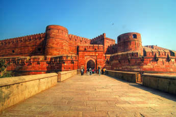Das riesige Amar Singh Tor war einst nur dem Kaiser und seinem Gefolge vorbehalten, wenn sie das Rote Fort in Agra, Uttar Pradesh, betraten © Krishna.Wu / Shutterstock