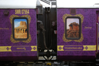 Der Golden Chariot Luxuszug, der auf dem beliebten Rajasthan Luxury Train "Palast auf Rädern" basiert, ist ein luxuriöser Touristenzug, der die wichtigsten Touristenorte in den südindischen Bundesstaaten Karnataka und Tamilnadu miteinander verbindet © Fernando Quevedo