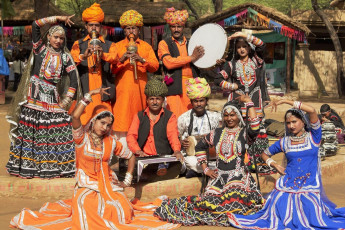Stammestänzer und Musiker im Dilli Haat, Neu Delhi - Foto von JeremyRichards