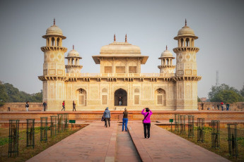 Itmad-Ud-Daulah-Mausoleum (Schmuckkästchen oder das Baby Taj) in Agra, Uttar Pradesh, Indien. Es gilt als Vorlage für das Taj Mahal - Foto von Anton Ivanov