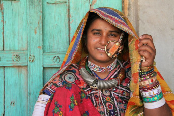 Eine Frau des ethnischen Stammes Rabari, Gujarat