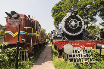 Im Eisenbahnmuseum in Neu-Delhi können Familien die Ausstellung von historischen Zügen und Motoren genießen. Sun_Shine / Shutterstock