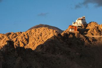 Tsemo Gompa, Leh, Ladakh, Jammu & Kashmir, Indien – Foto von Yongyut Kumsri