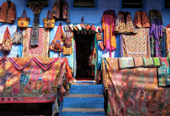Eine typische Ladenfront in der blauen Stadt des alten Jodhpur