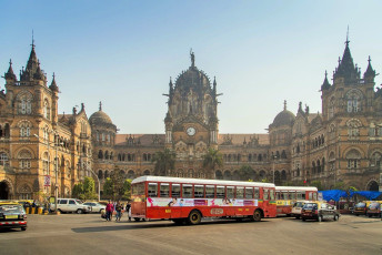 Der Chhatrapati Shivaji Terminus ist eine UNESCO-Weltkulturerbestätte und ein historischer Bahnhof. Er dient als Hauptsitz der Central Railways – Foto von paul prescott