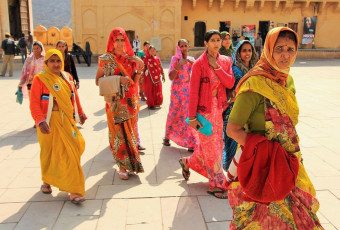 Einheimische Touristinnen im Amber Fort von Jaipur - Foto von OzPhotoGuy