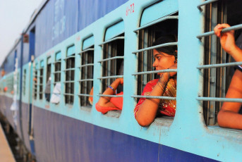 Passagiere in der indischen Eisenbahn - Foto von Shukri