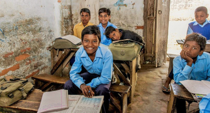 Indische Schüler in einer örtlichen Schule in Madhya Pradesh - Foto von Travel Stock