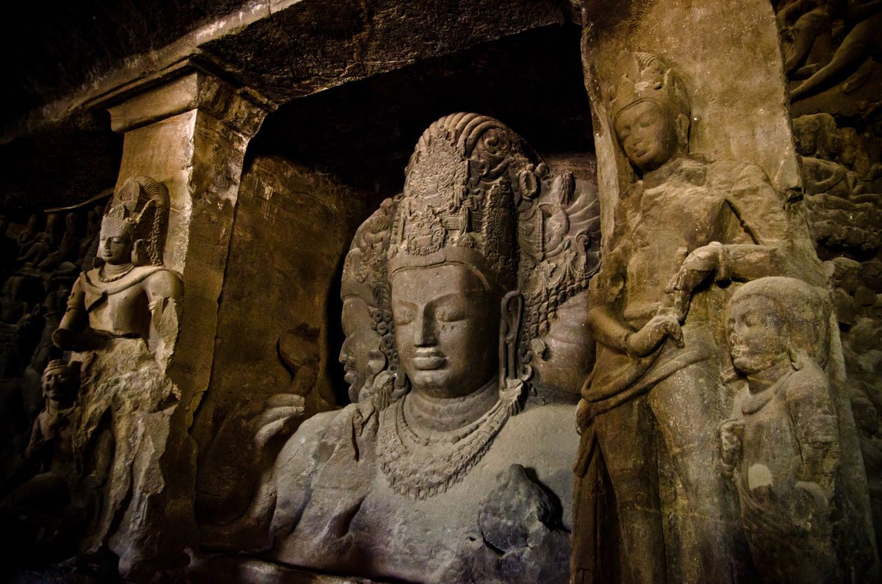 Drei köpfiger monolithischer riesiger Shiva; der Hauptschrein in Elephanta