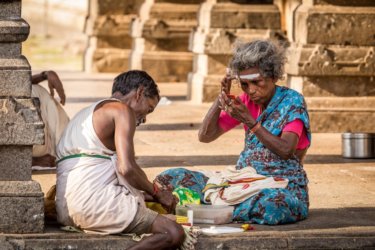 Indisches-Bettlerpaar-vor-dem-Brihadeswara