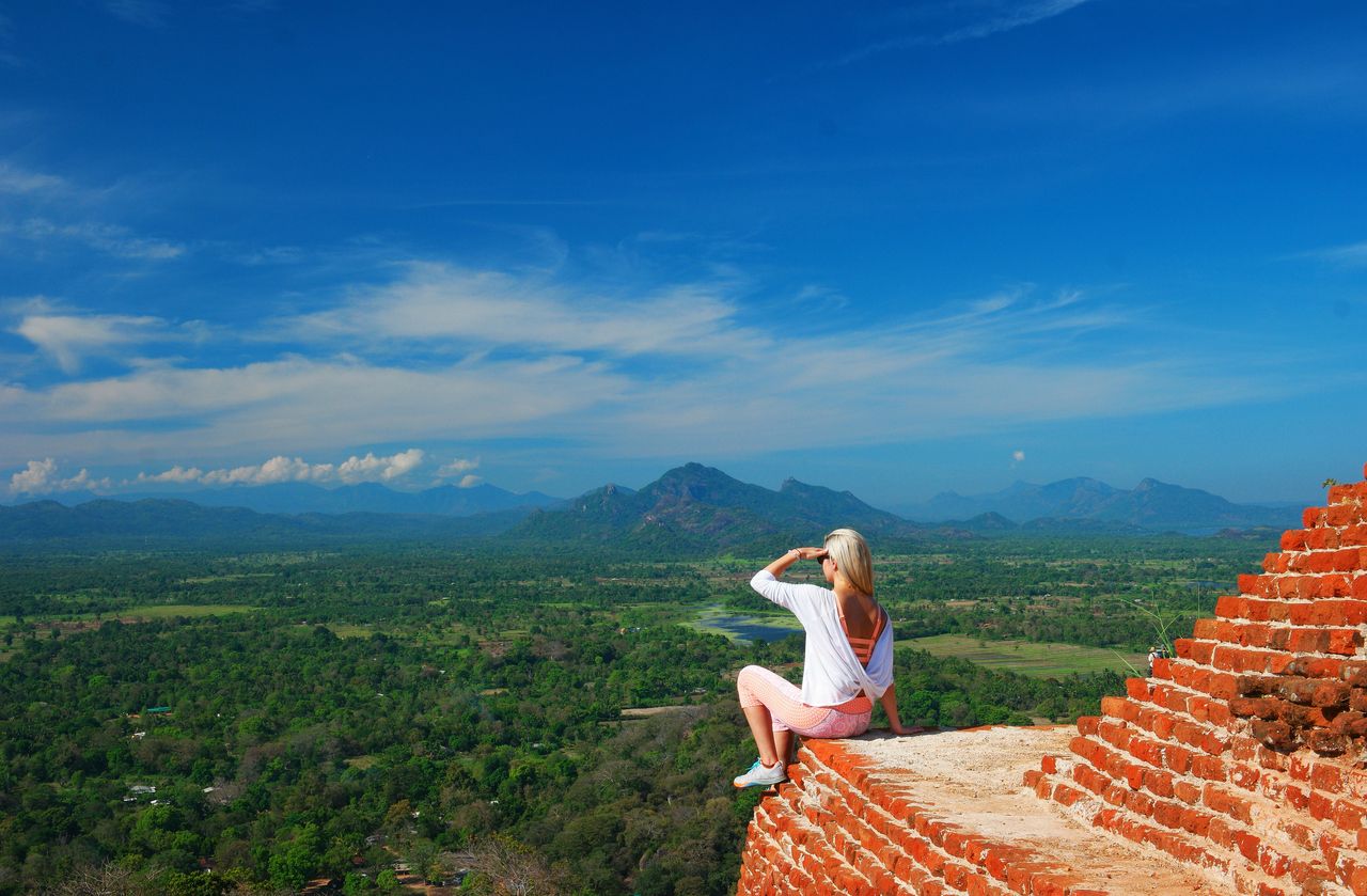 Touristen genießen Sigiriya View Sri Lanka