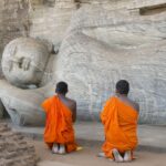 buddhistische Moenche Polonnaruwa Sri Lanka
