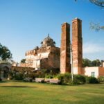 Die Zwillingssaeulen des Sawan Bhado Orchha